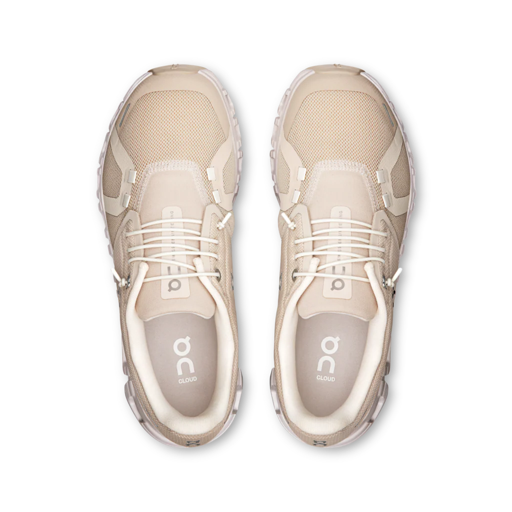 13377-on-cloud-6-sneaker-women-s-white-white-1.webp