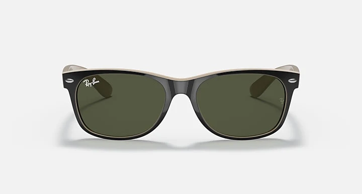 13734-ray-ban-new-wayfarer-color-mix-polished-black-frame-with-g-15-green-lenses-black-on-beige-1.webp