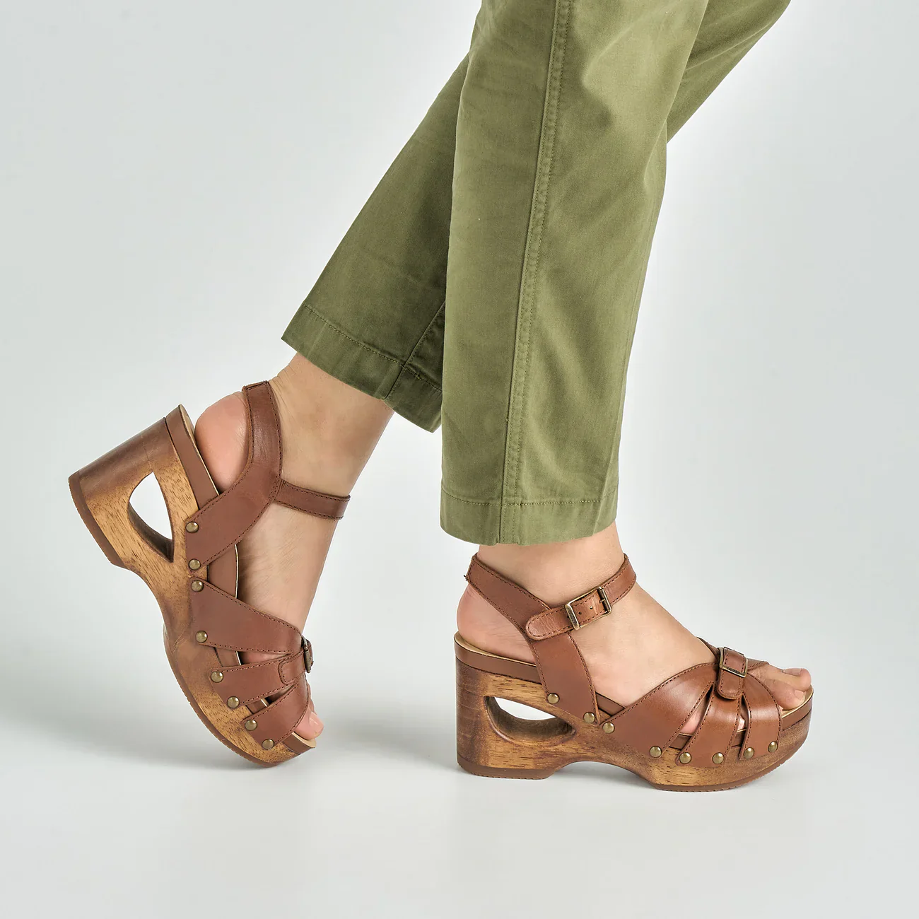 14090-dansko-alanna-sandal-women-s-black-1.webp