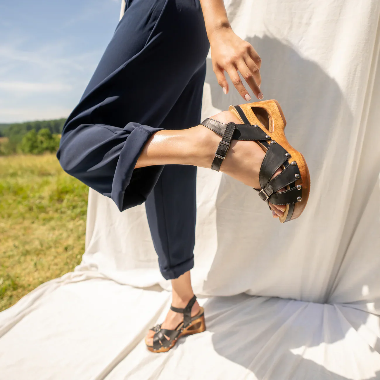 14090-dansko-alanna-sandal-women-s-black-1.webp