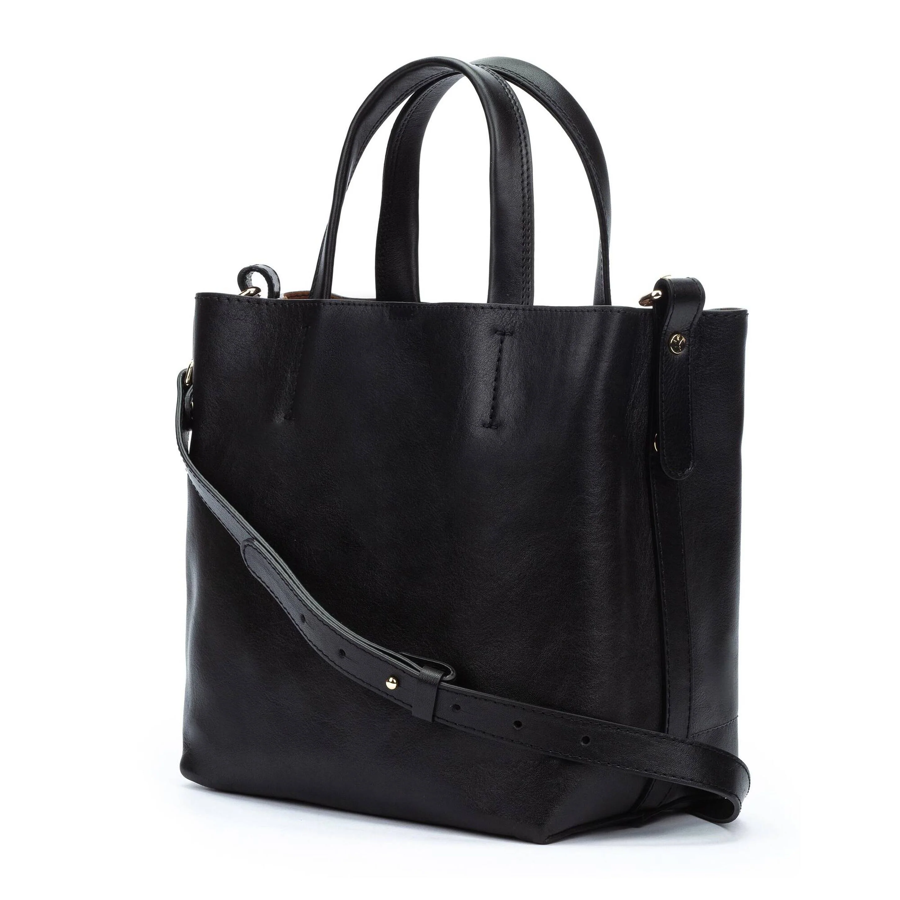 15400-pikolinos-baeza-small-leather-handbag-black-1.webp