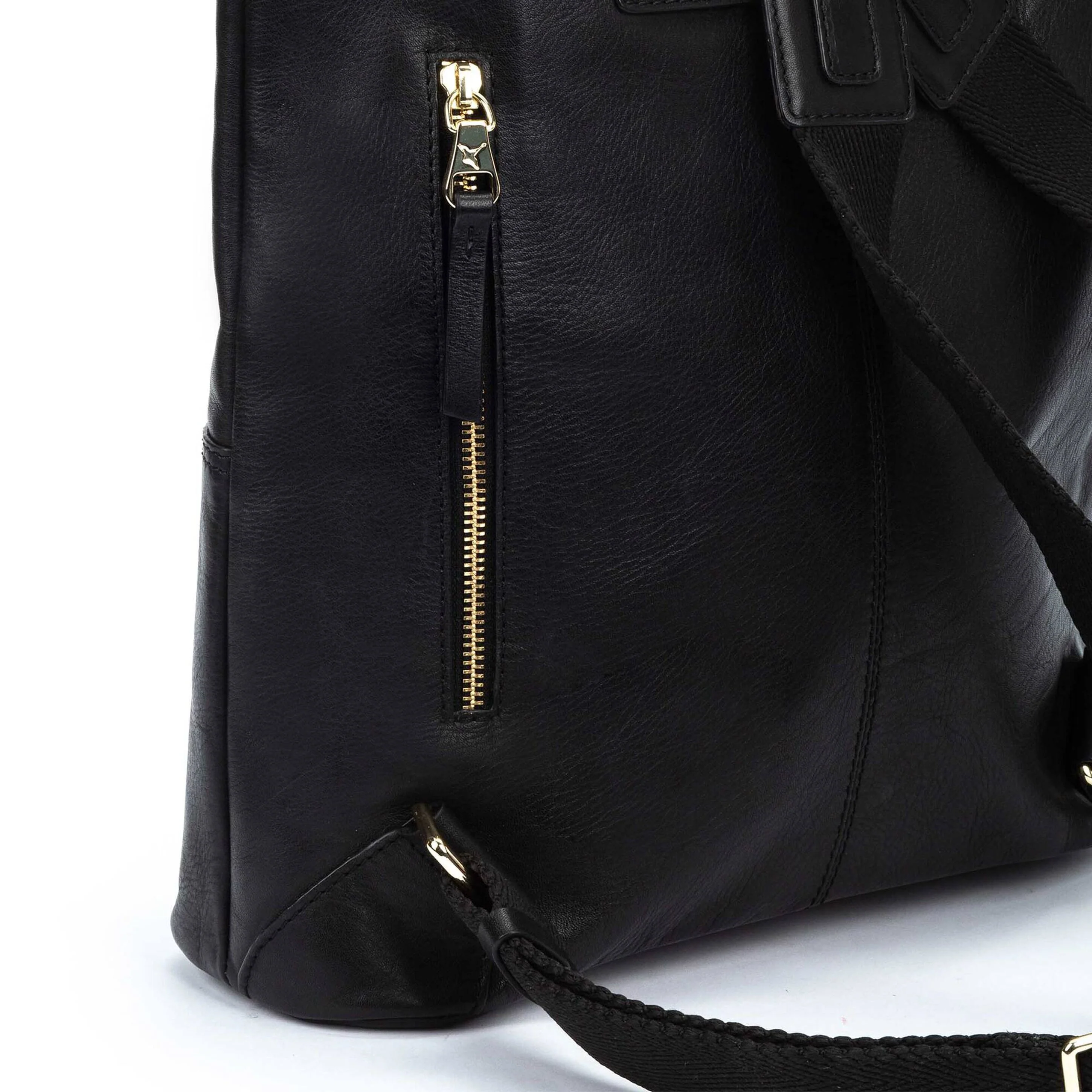 15402-pikolinos-colunga-multi-way-rucksack-black-1.webp