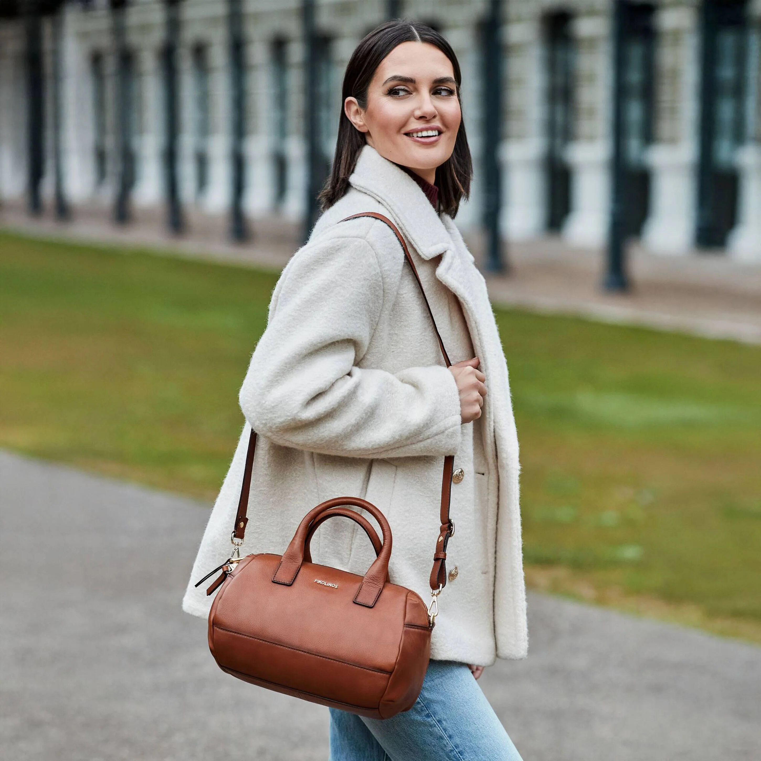 17098-pikolinos-ares-barrel-bag-brandy-1.webp