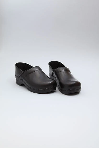 4000-dansko-professional-clog-women-s-black-cabrio-1.webp