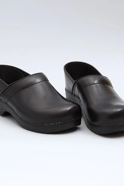 4000-dansko-professional-clog-women-s-black-cabrio-1.webp