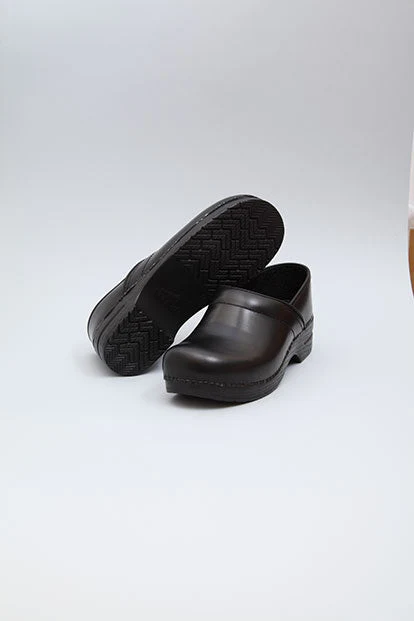 4000-dansko-professional-clog-women-s-black-cabrio-1.webp