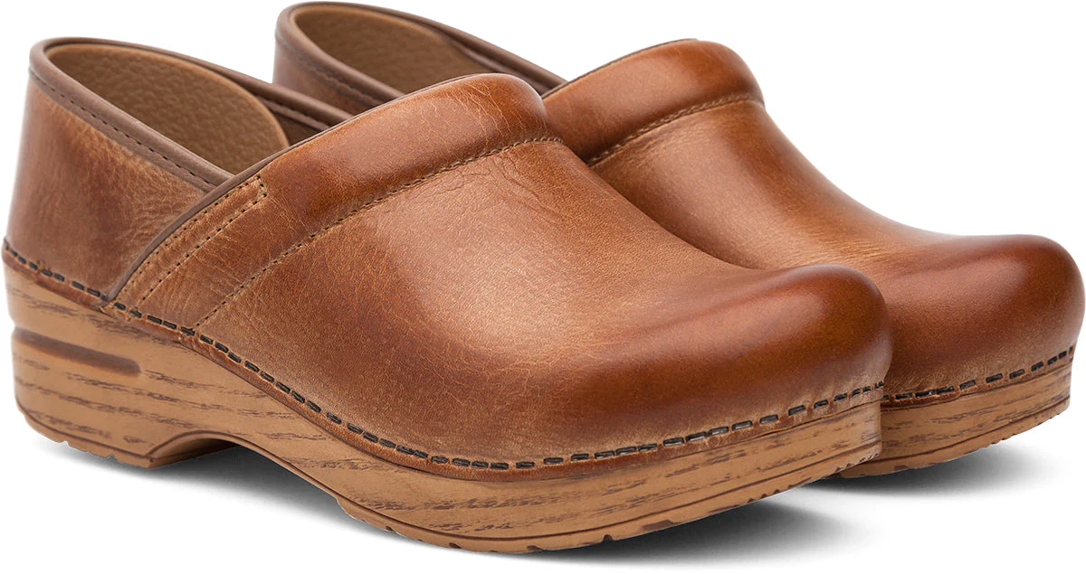 4000-dansko-professional-clog-women-s-black-cabrio-1.webp