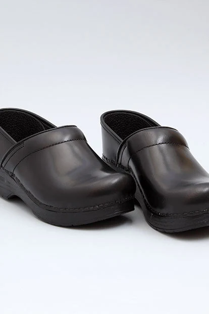 4000-dansko-professional-clog-women-s-black-cabrio-1.webp