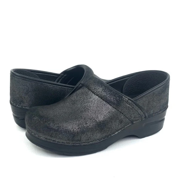 4000-dansko-professional-clog-women-s-black-cabrio-1.webp