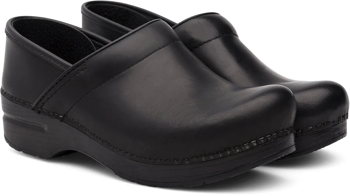 4000-dansko-professional-clog-women-s-black-cabrio-1.webp