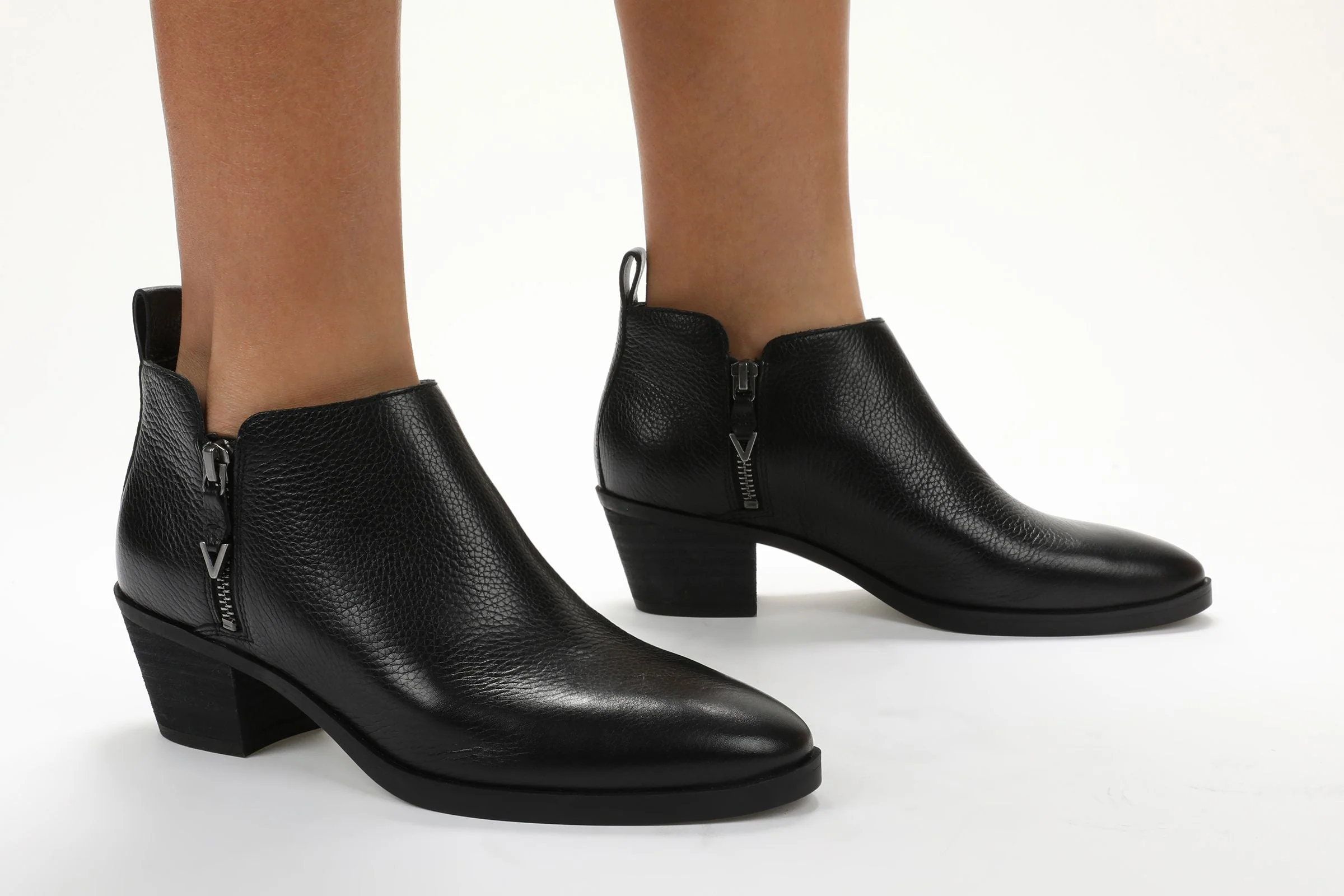 4038-vionic-cecily-ankle-boot-women-s-black-1.webp