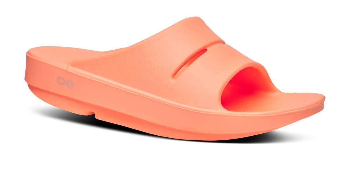 4111-oofos-ooahh-slide-unisex-black-1.webp