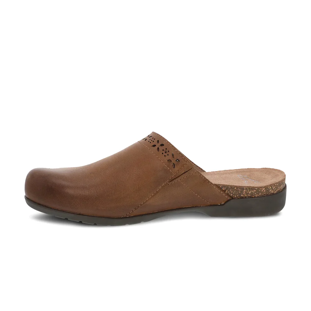 4404-dansko-robbie-women-s-tan-1.webp