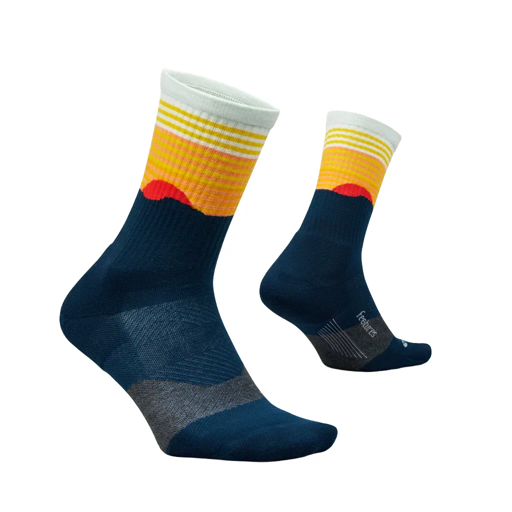 4760-feetures-trail-max-cushion-mini-crew-socks-ascent-gray-1.webp