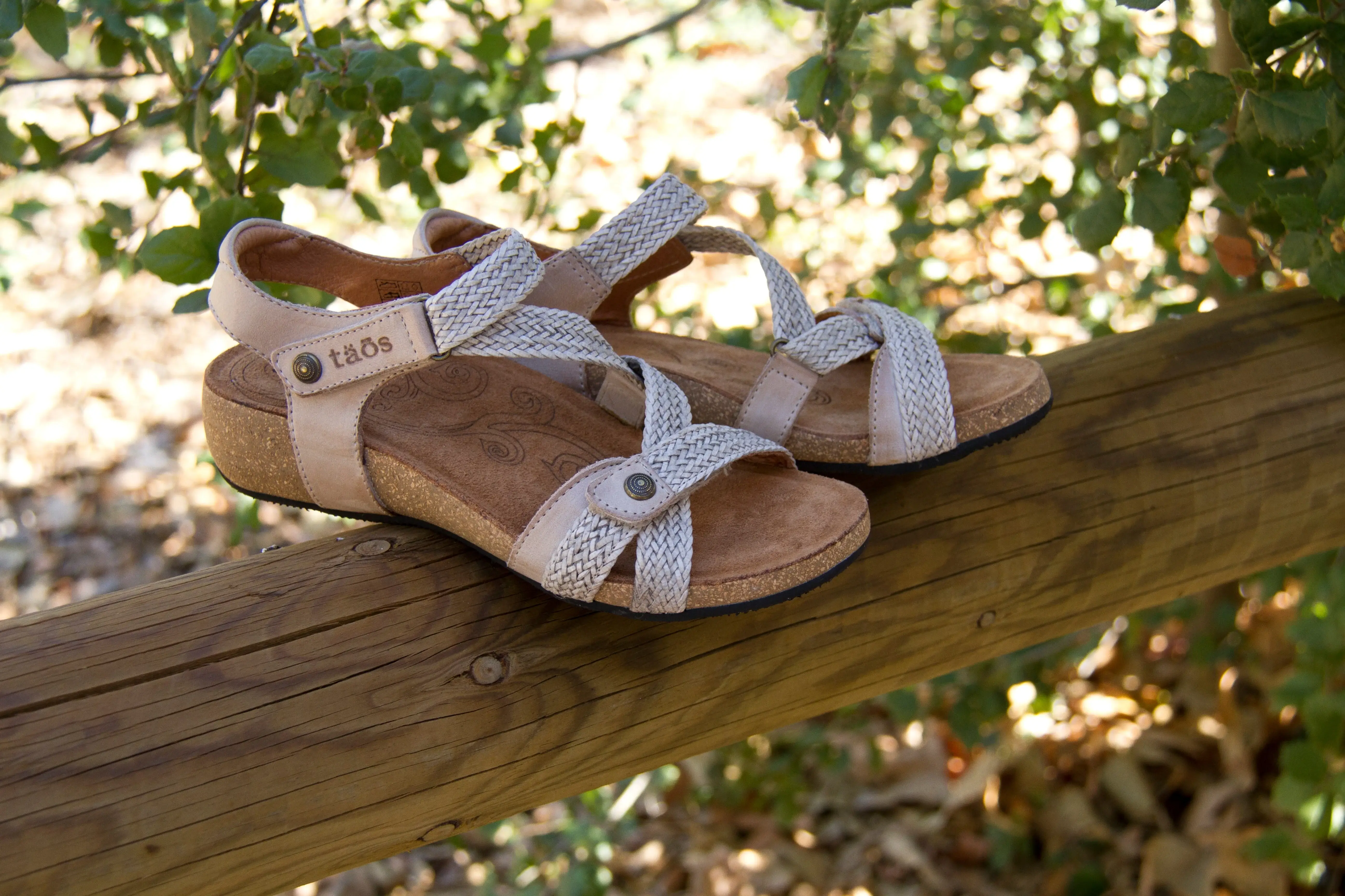 5778-taos-trulie-woven-leather-women-s-stone-woven-1.webp