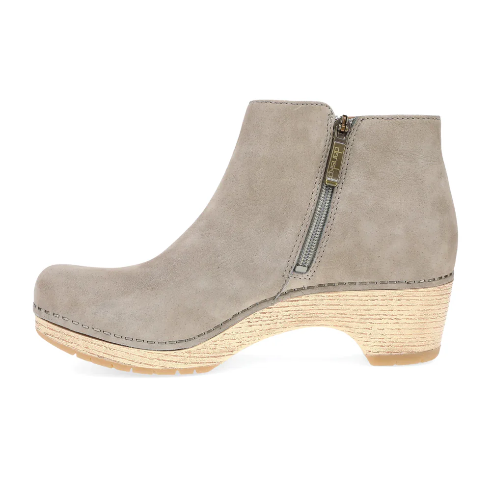 8578-dansko-lizanne-boot-women-s-taupe-1.webp