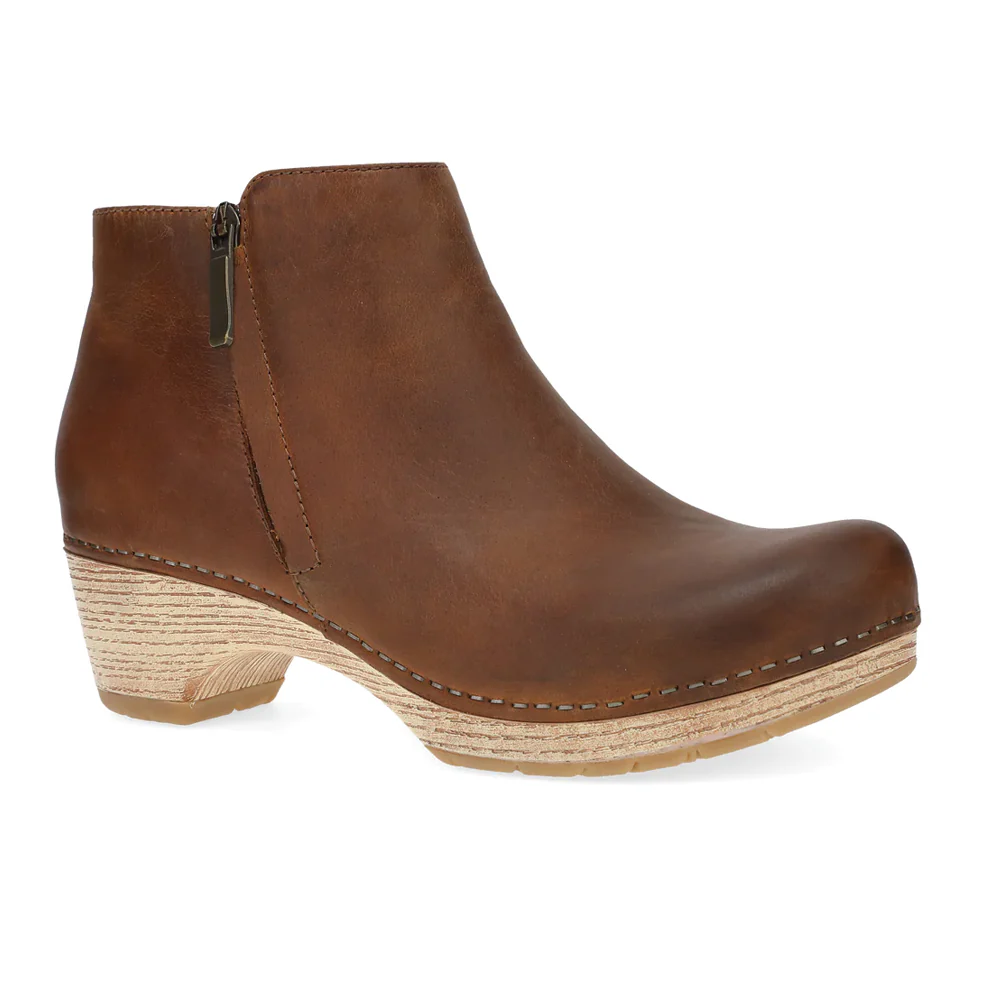 8578-dansko-lizanne-boot-women-s-taupe-1.webp