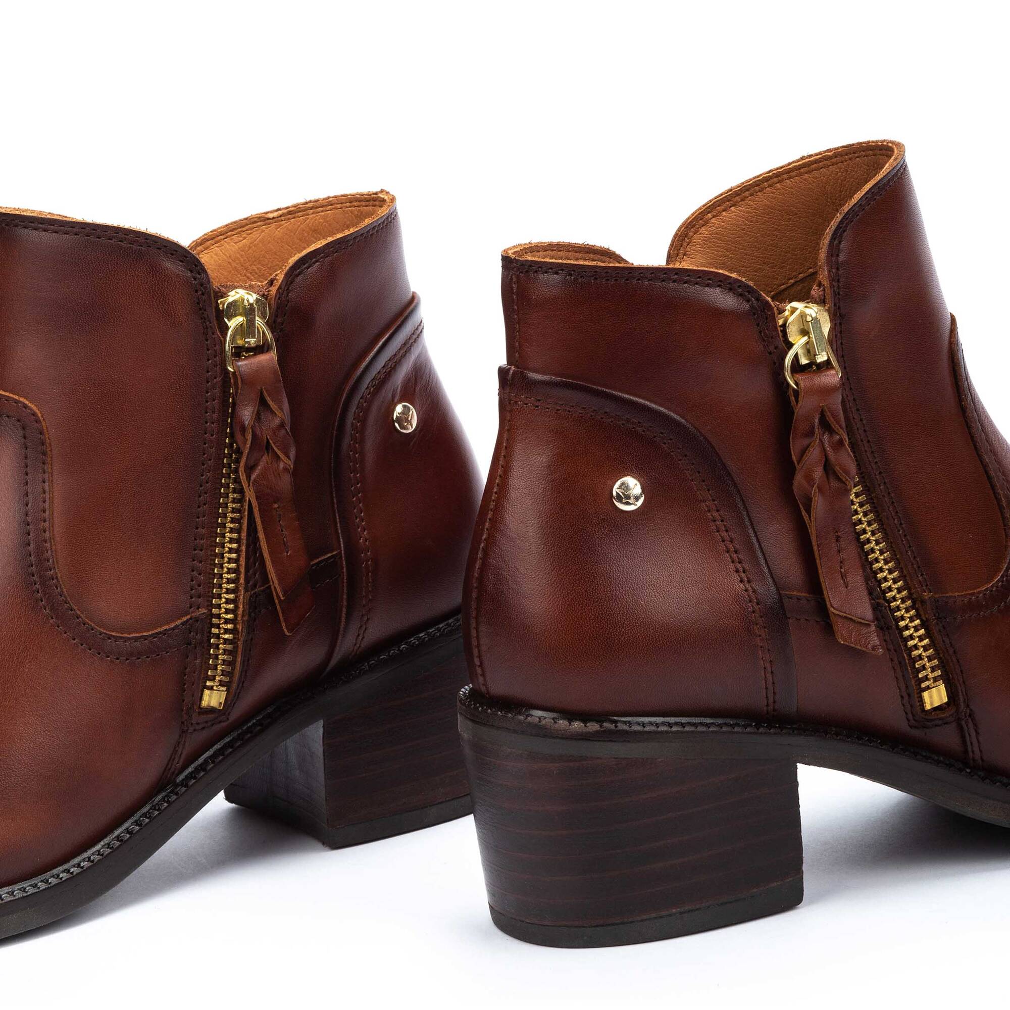 9458-pikolinos-bacarot-short-ankle-boots-with-zip-women-s-black-1.jpg
