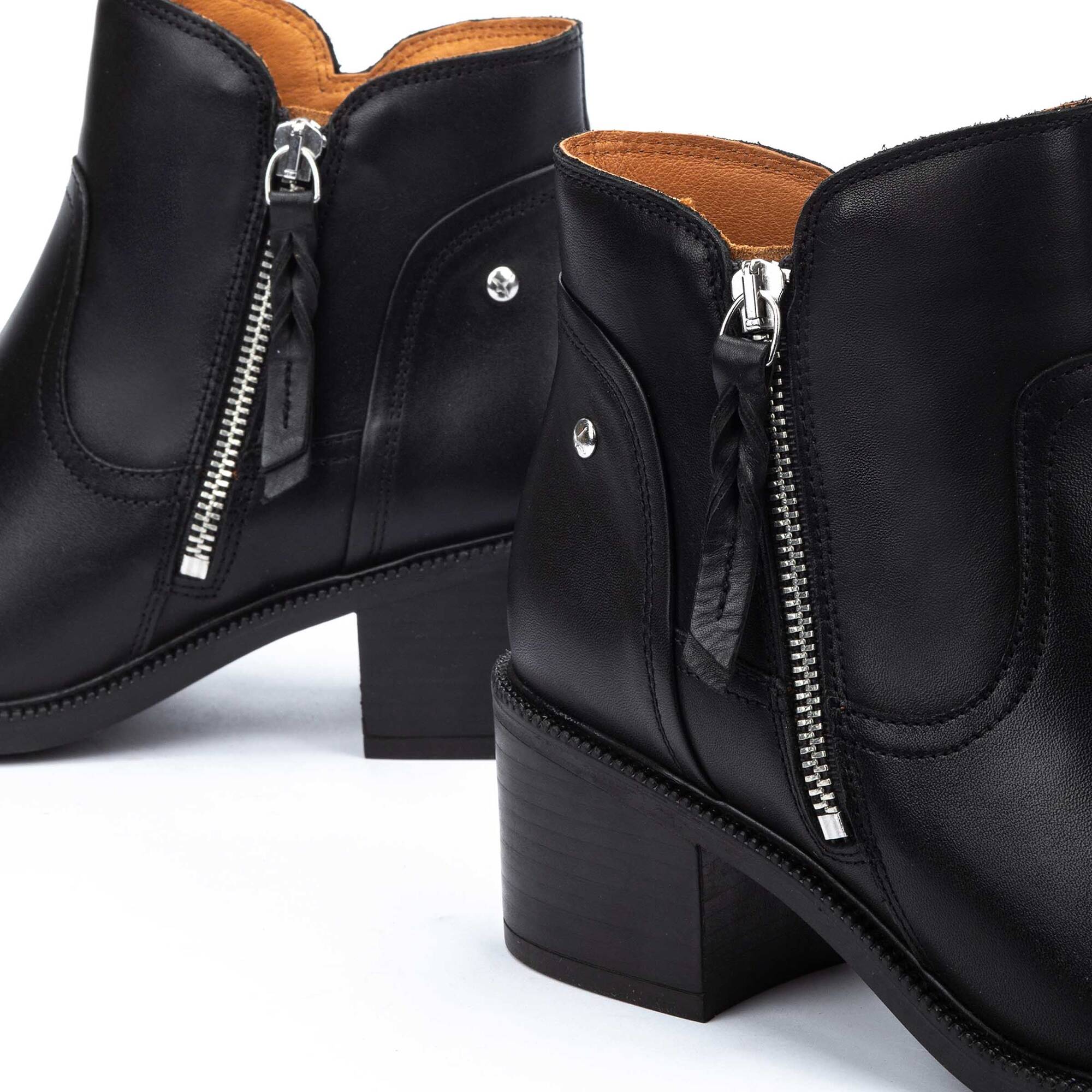 9458-pikolinos-bacarot-short-ankle-boots-with-zip-women-s-black-1.jpg
